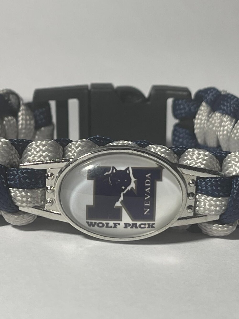 Nevada State Wolfpack NCAA Paracord Bracelet NEW
